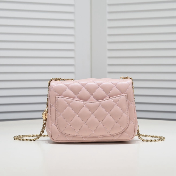 シャネルバッグ背面デザイン